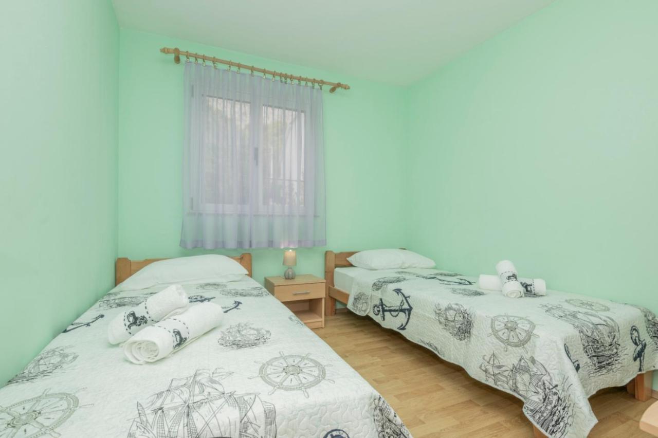 Apartments Zdravka Lokva Rogoznica Exterior photo