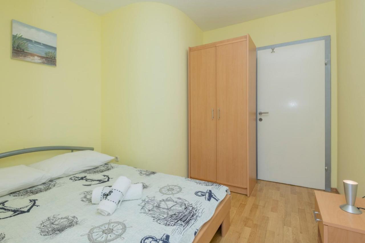 Apartments Zdravka Lokva Rogoznica Exterior photo